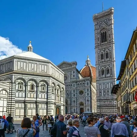 Piazza Di Santa Trinita 2