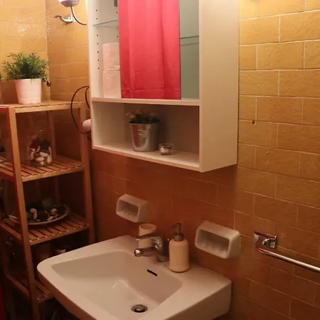 Apartment Piazza Di Santa Trinita 2 *
